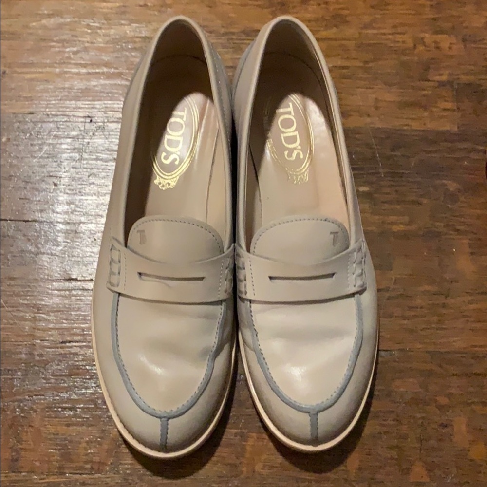 Tod’s cream penny loafer - 37